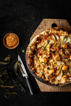 Catalan pizza with cal&ccedil;ots
