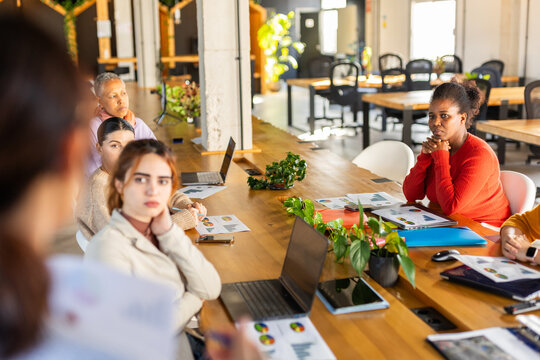 WOMAN IN A COMPANY GIVING A SALES SUMMARY