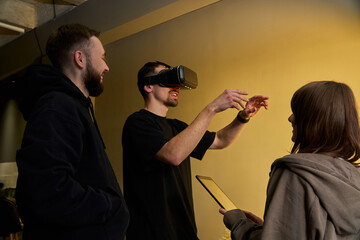 Team Engagement with Virtual Reality