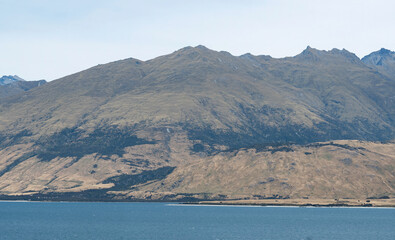 Obraz premium The gigantic brown mountains near Lake Wanaka in summer season.