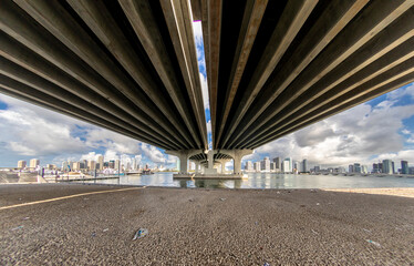 Un puente a la ciudad