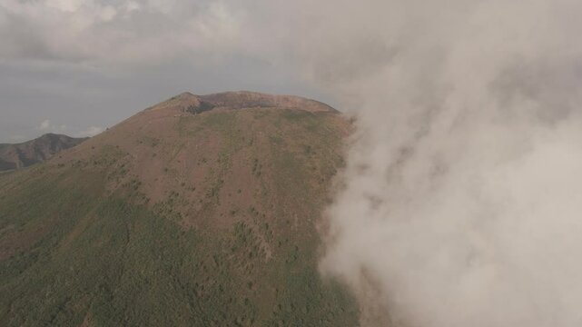 Vesuvio vulcano - Napoli, Italia 
Drone Dji air 3