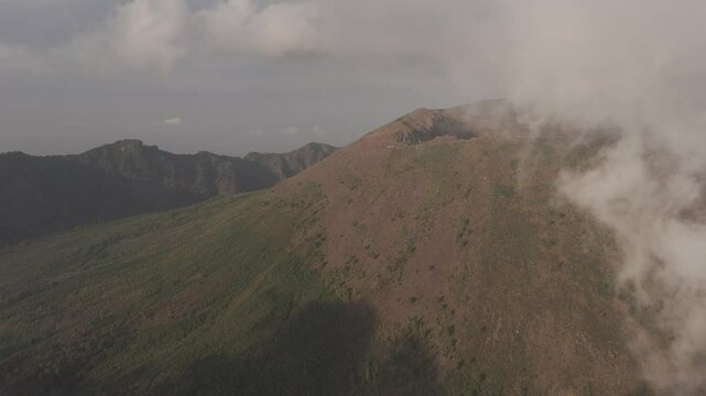 Vesuvio vulcano - Napoli, Italia 
Drone Dji air 3