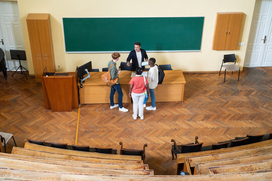 Students and professor conversation after lecture