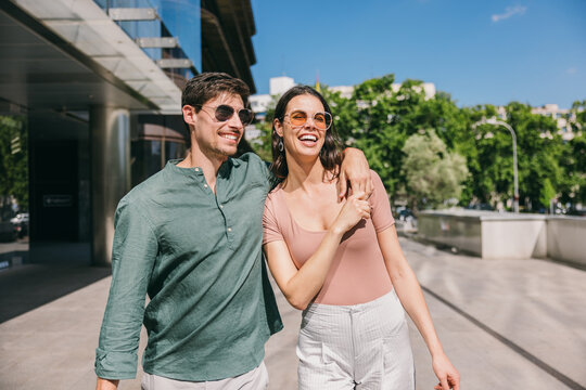 Couple enjoying a sunny day in Azca, Madrid
