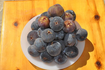 The delicious fresh figs for a healthy diet
