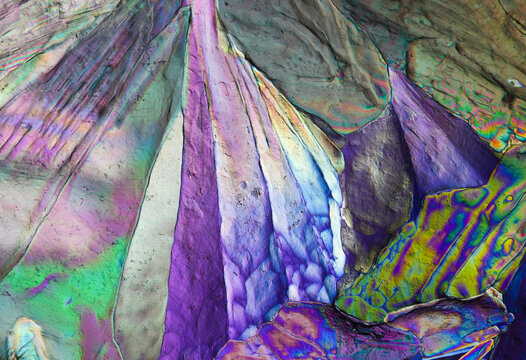 Micrograph of magnesium sulfate crystals polarized light