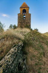 Fototapeta premium Il rudere del campanile di Rocca Corneta