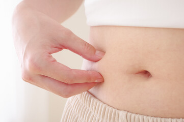 ダイエットに成功した女性のお腹