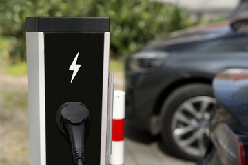 E-Auto Ladesäule für Eauto Ladestation auf Parkplatz für Laden Aufladen Kfz Ladepunkt