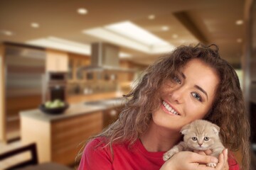 Obraz premium Happy young woman hugging cute cat