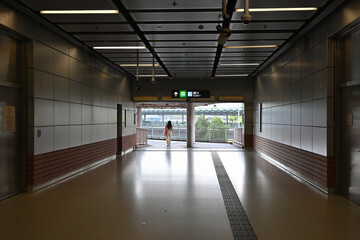 香港の駅の出口