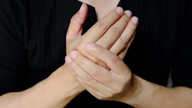 Hands of computer users have pain and injury to the fingers. From Syndrome Syndrome .Health and Physical Concepts	