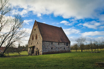 Obraz premium Komturei Lietzen - Old Abandoned Building - Brandenburg - Germany - Templer - Ritter - Landscape - Cloud - History