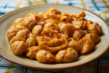 makaron muszelki,sos  © Marcin Łazarczyk