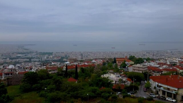 Breathtaking 4K drone footage showcasing the vibrant city of Thessaloniki and the sparkling Aegean Sea. A stunning aerial perspective of Greece&rsquo;s cultural gem