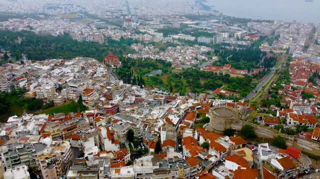 Breathtaking 4K drone footage showcasing the vibrant city of Thessaloniki and the sparkling Aegean Sea. A stunning aerial perspective of Greece&rsquo;s cultural gem