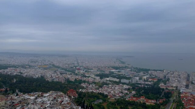 Breathtaking 4K drone footage showcasing the vibrant city of Thessaloniki and the sparkling Aegean Sea. A stunning aerial perspective of Greece&rsquo;s cultural gem