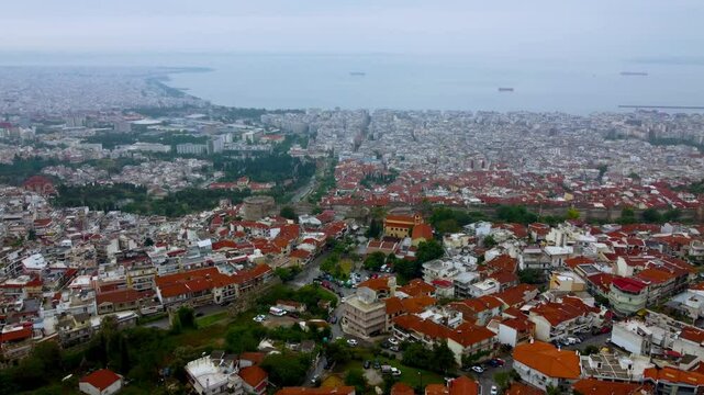 Breathtaking 4K drone footage showcasing the vibrant city of Thessaloniki and the sparkling Aegean Sea. A stunning aerial perspective of Greece&rsquo;s cultural gem