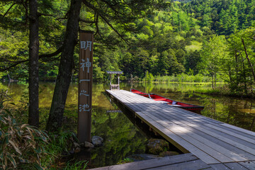 日本の風景・初夏　長野　新緑の上高地　明神池