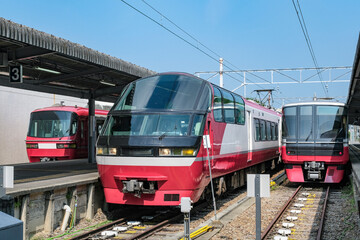 河和駅で並ぶ名鉄の車輛