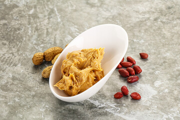 Peanut paste in the bowl