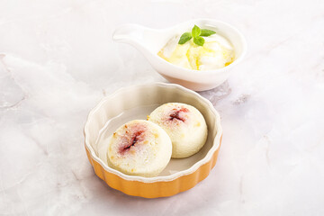 Curd pancakes with sour cream