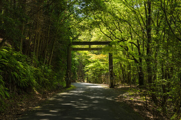 三重県志摩市磯部町にある天の岩戸の二の鳥居