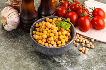 Canned chickpea in the bowl
