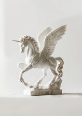 Obraz premium Elegant white winged unicorn statue