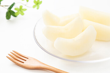 白背景にみずみずしい梨