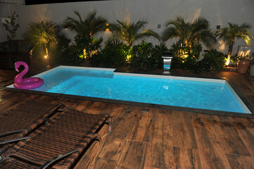 piscina iluminação noturna area de lazer 