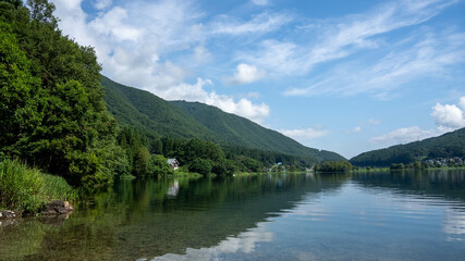 Fototapeta premium 湖と山
