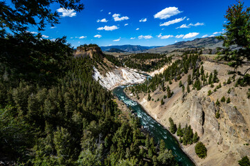 Obraz premium Grand Canyon of the Yellowstone National Park viewing upper and lower waterfalls from various locations including artist and inspiration points