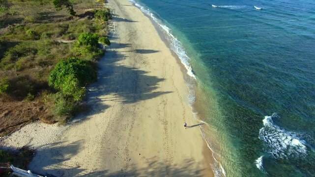 beach walking ocean summer,