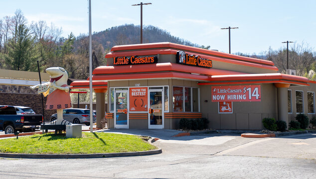 Little Caesars Images – Browse 328 Stock Photos, Vectors, and Video