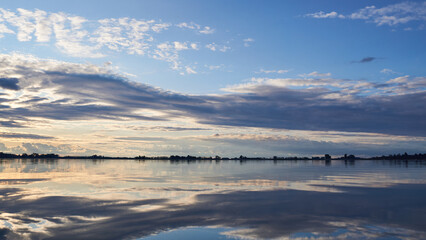 Fototapeta premium Beautiful clouds in a lagoon with the sunset Horizontal
