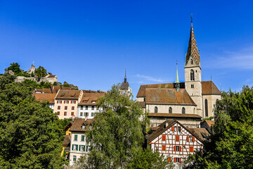 Stadt Baden, katholische Kirche, Stadtturm, Wehrturm, Altstadt, Schlossberg, Ruine, Altstadthäuser, Limmat, Fluss, Aargau, Sommer, Schweiz