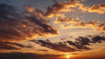 Obraz premium Dramatic sky with fluffy clouds receiving warm light from setting sun