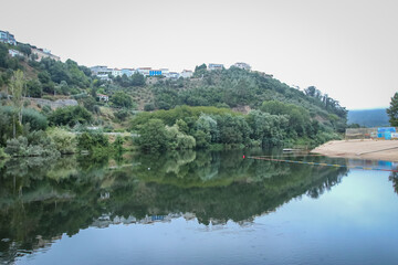 Praia do Reconquinho, vista Parcial da Vila Penacova, Distrito de coimbra, Portigal.