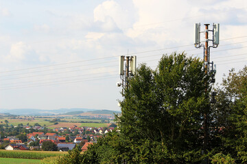 Obraz premium Base station A system complex of transceiver equipment that provides centralized servicing of a group of terminal subscriber devices.