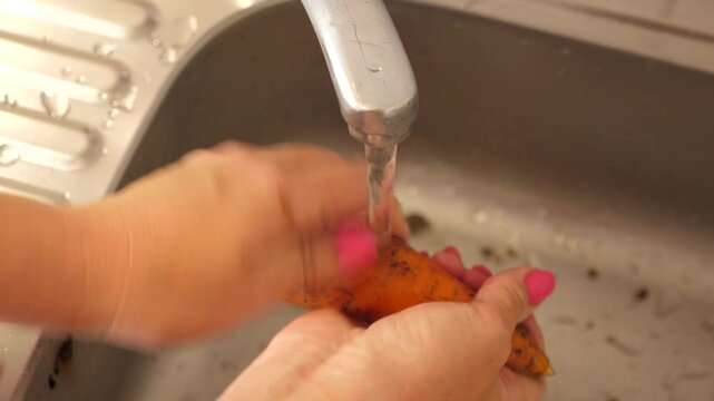 Wash the carrots under running water. Preparation of vegetable dishes.