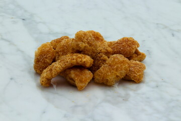 Delicious pork rinds, they are crunchy, meaty and delicious.
