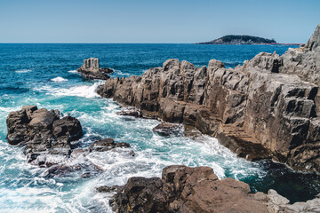 【福井県】東尋坊の雄大な柱状節理