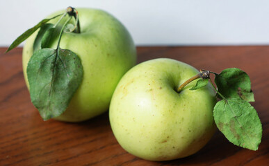 apples on a wooden table