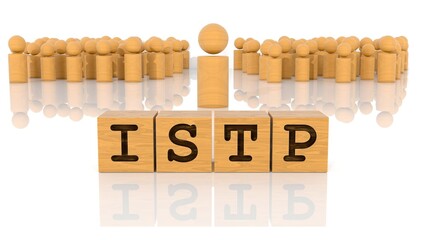 ISTPの文字が印字された木製ブロックと木製棒人間