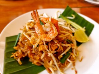 Pad Thai with Fresh Shrimp, a popular dish in Thailand
Chan noodles stir-fried with sweet and sour sauce, tofu, shrimp, bean sprouts and peanuts.
