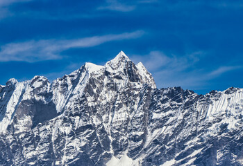 Obraz premium Snow caped mountain captured during the Kanchenjunga trek. 