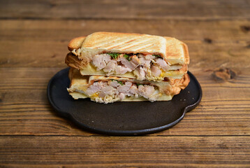 鶏ハムのホットサンド
