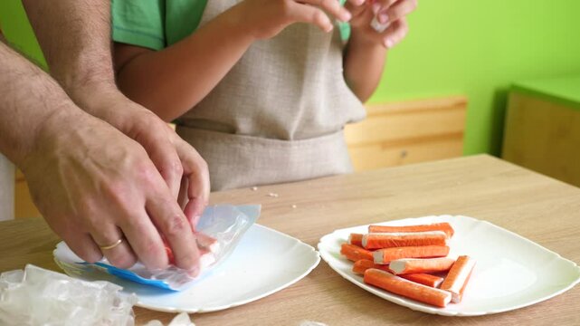 Remove the crab sticks from the package. Cooking dishes from crab sticks.